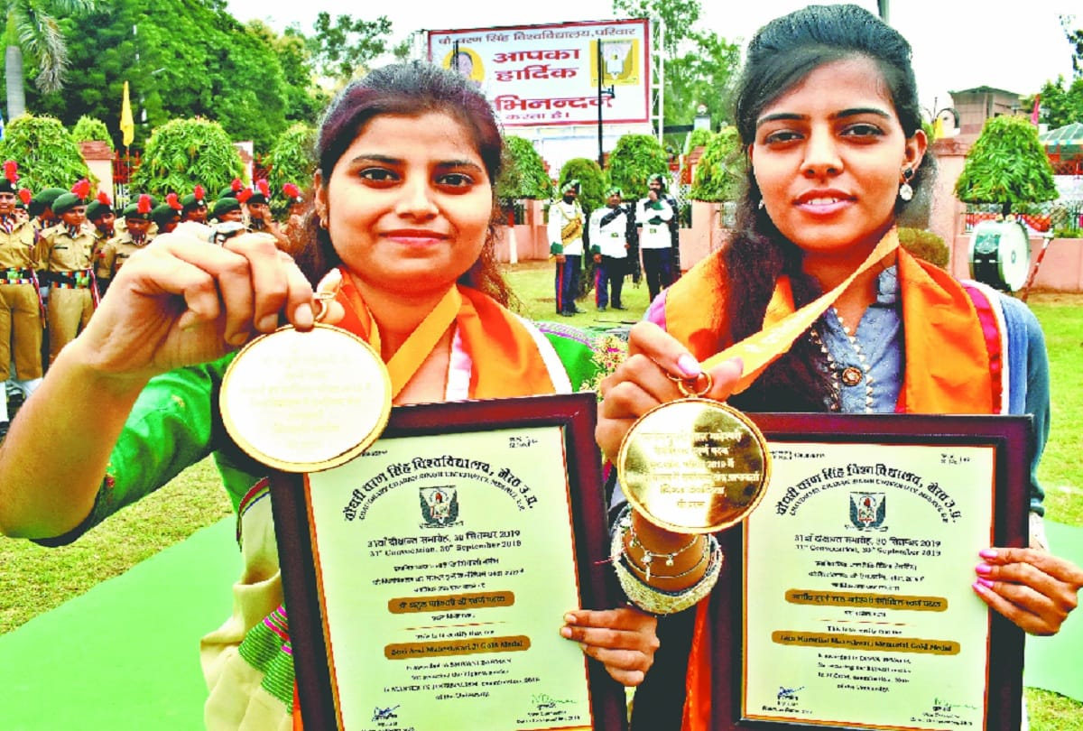 Divya and  Shivani got Gold Medal through Governer Anandiben Patel