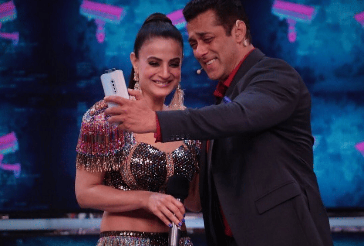Ameesha Patel got emotional after airline staff performed on her song from Kaho Na pyar hai