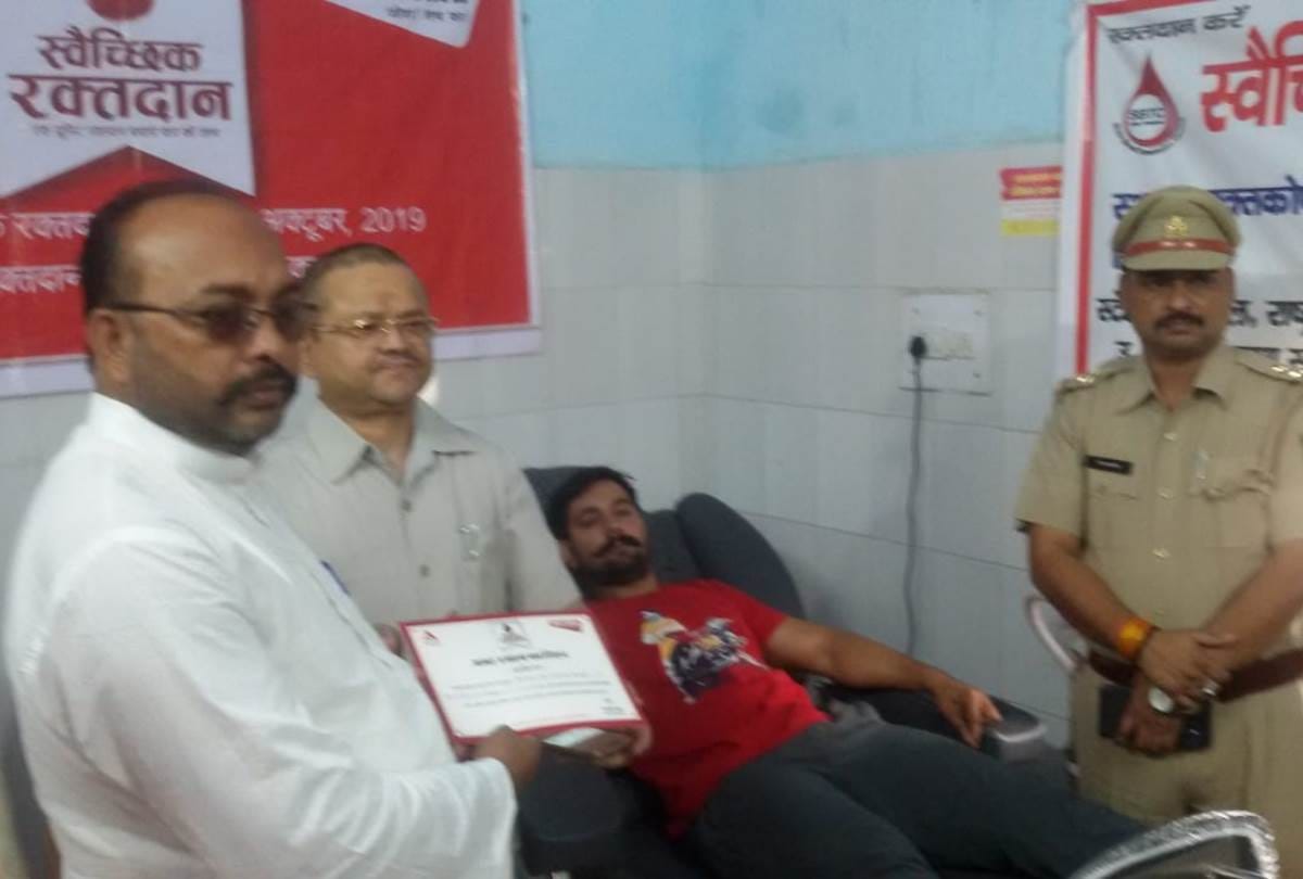 large number of people donated blood in blood donated camp organised by amar ujala foundation