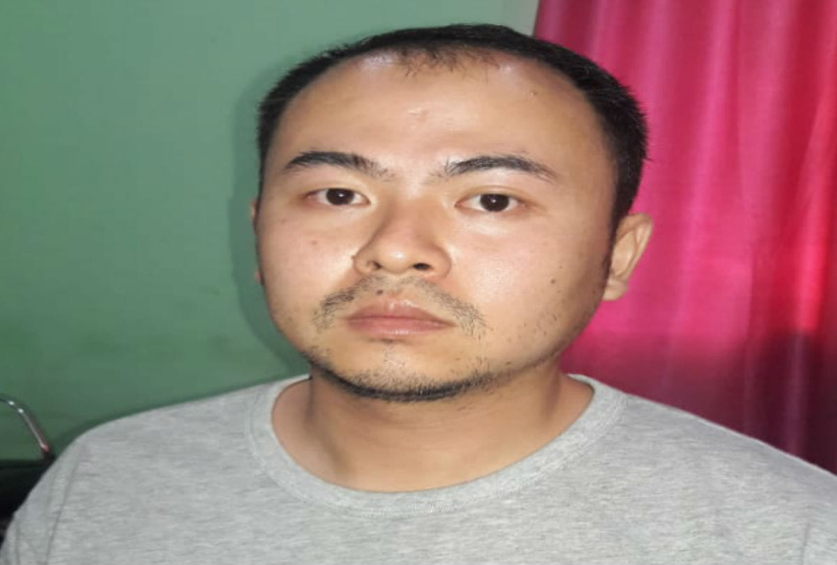 Chinese tourist detained for flying drone over Taj Mahal
