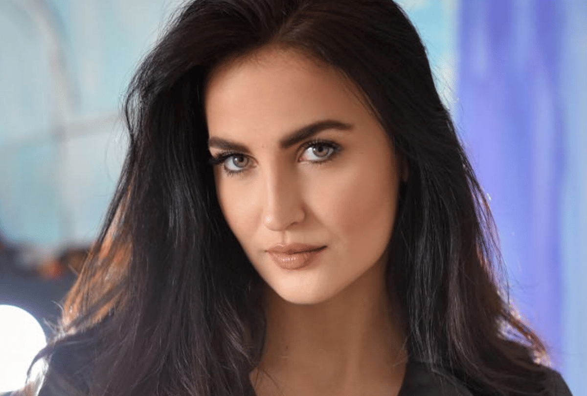 Elli Avram Dance Video Goes Viral During Lockdown on Social Media