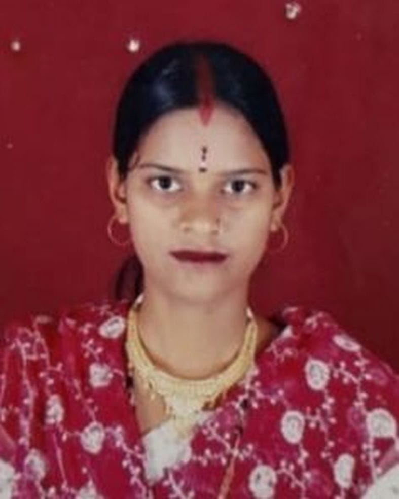 Married woman hanged in the fan, her husband beat her husband