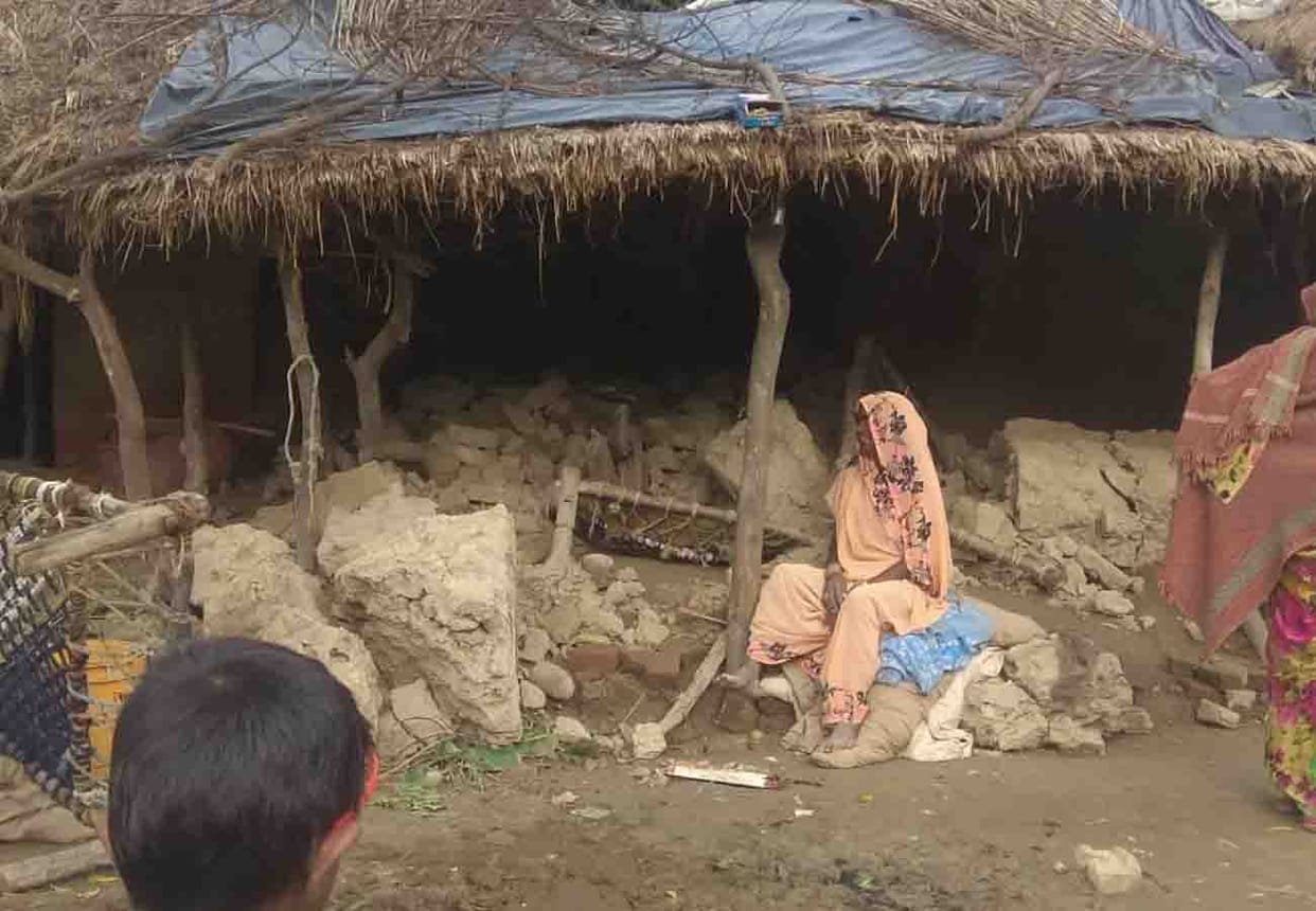 wall collapse in fatehpur, man died