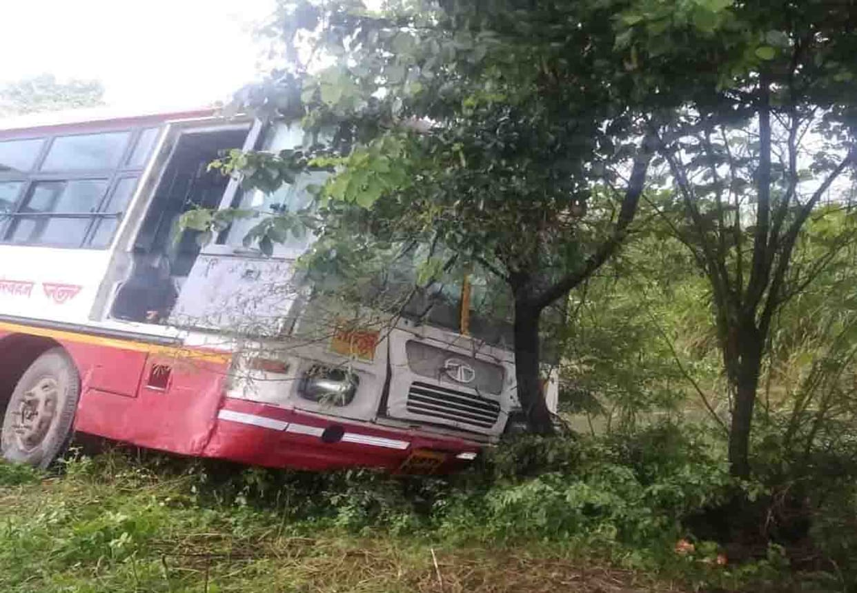 roadways bus accident in fatehpur