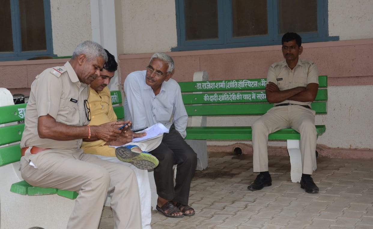 Youth shot suicide with father's license pistol by writing suicide note