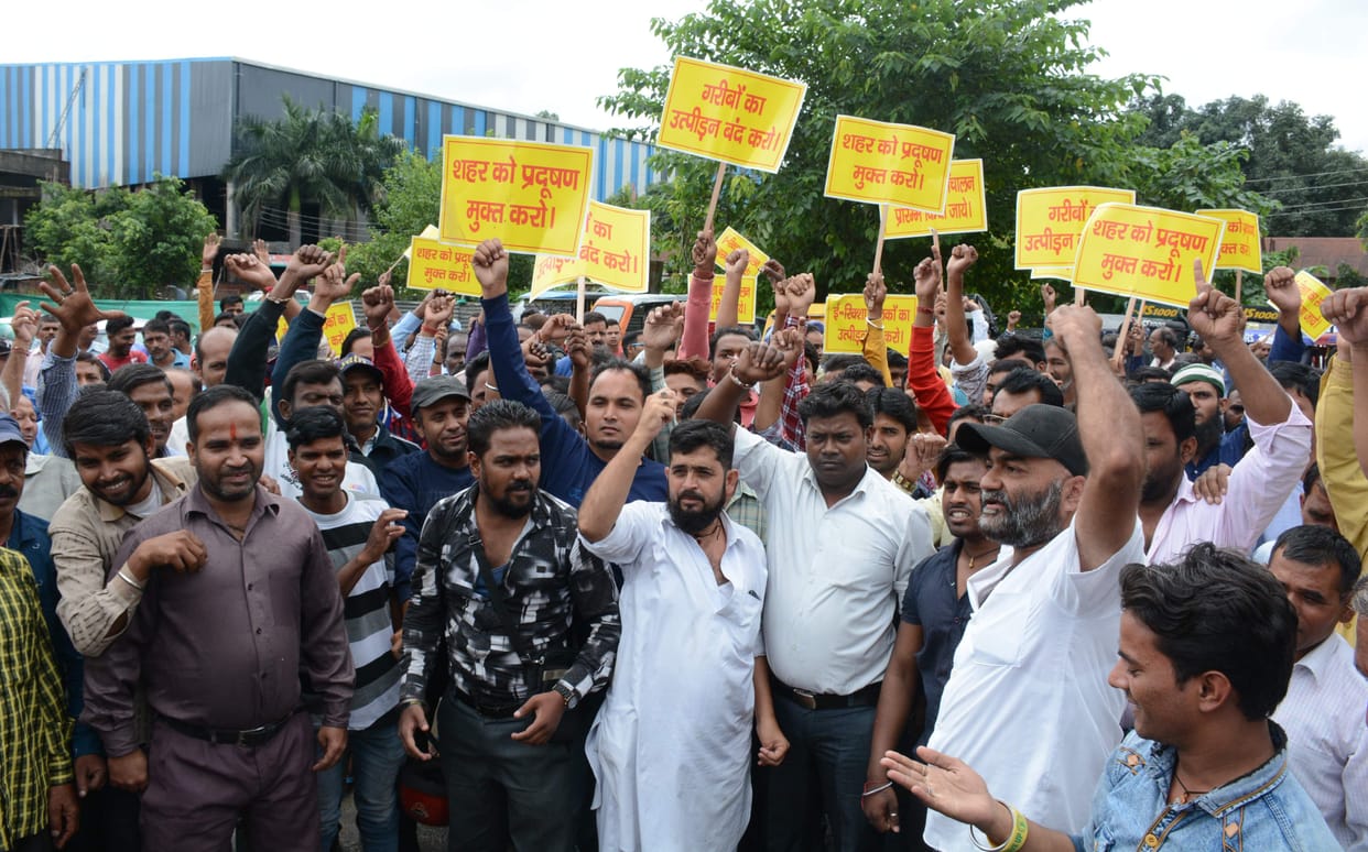 RTO of e-rickshaw operators traveled, police stopped