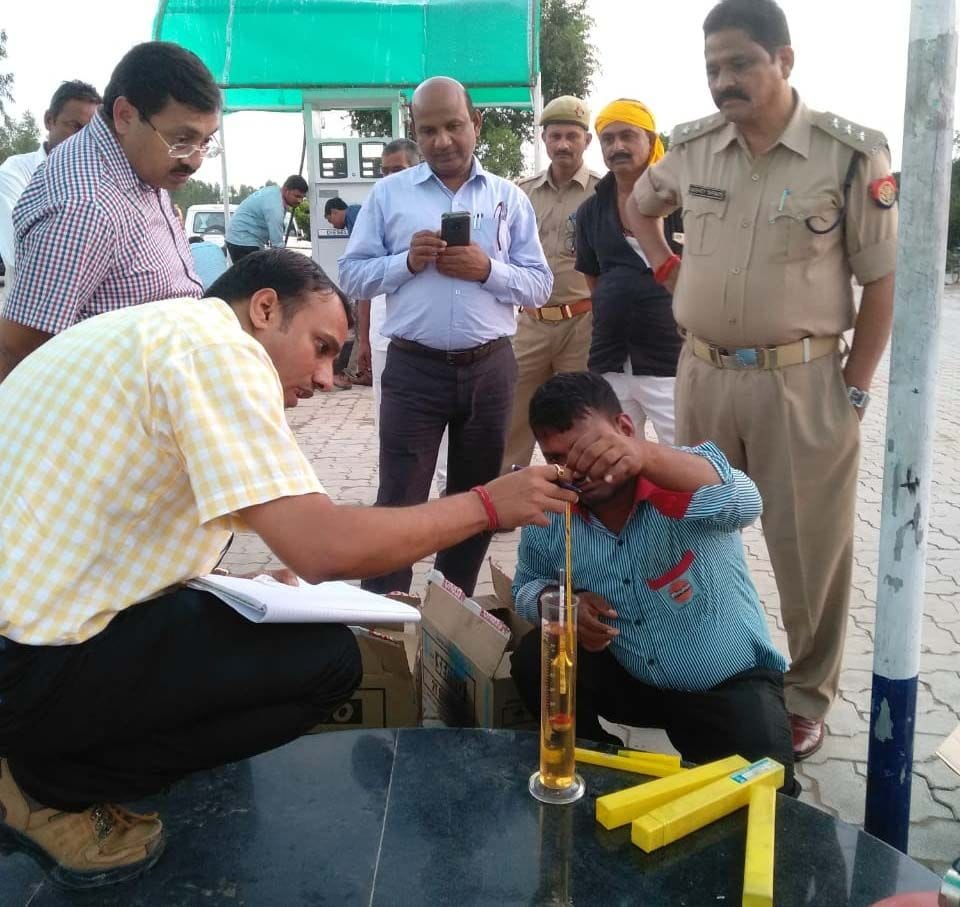 Oil of petrol pumps running in the name of brother and son investigated