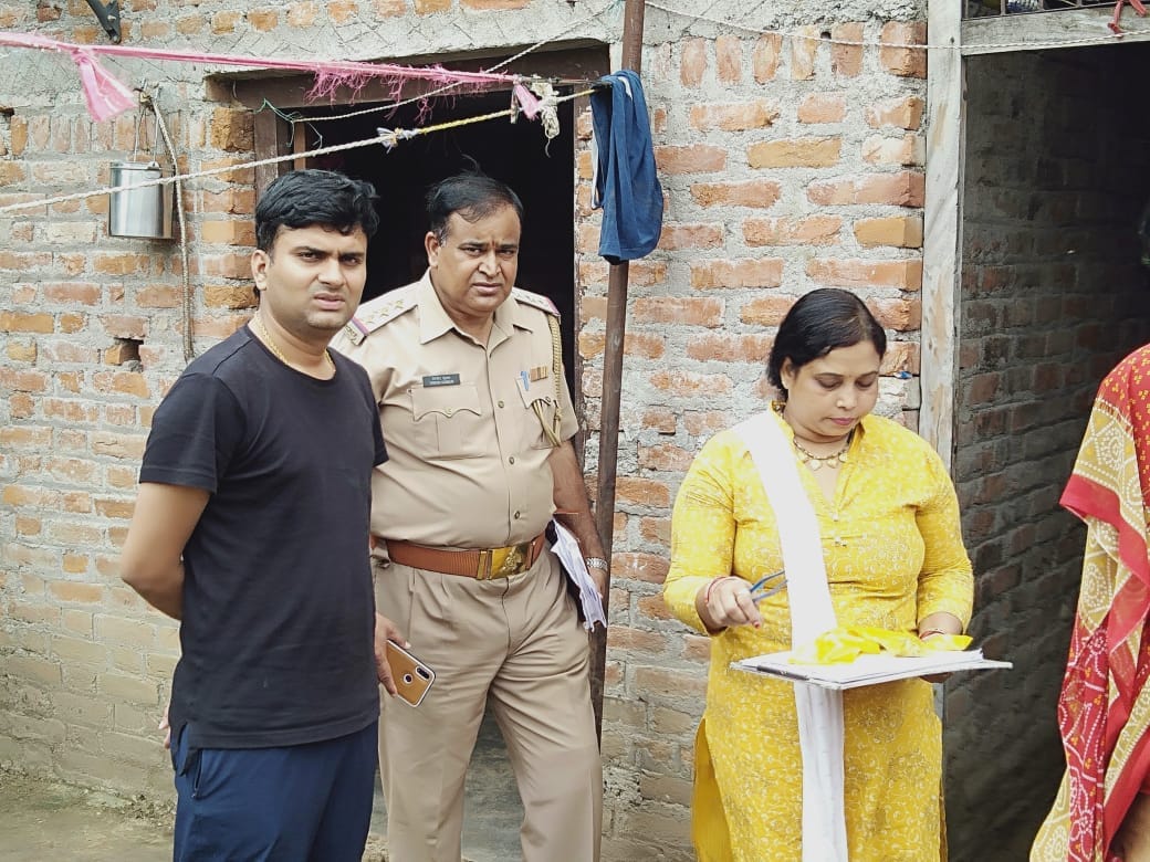 Death of mother and child, circumstances pointing to domestic dispute