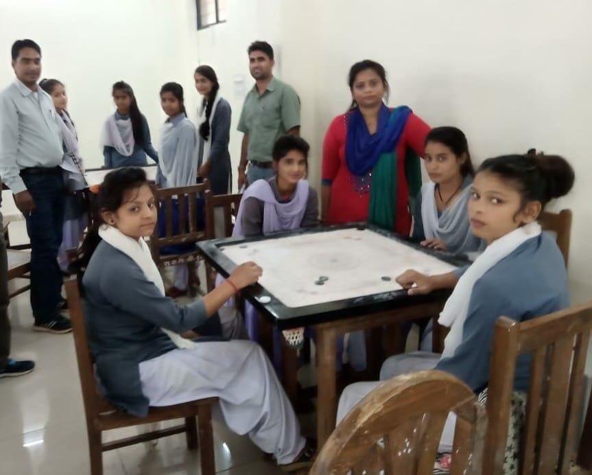 Anjali and Yogesh won the carrom competition