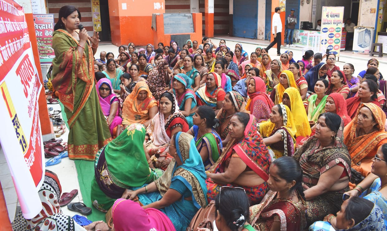 women agitation, aganbadi