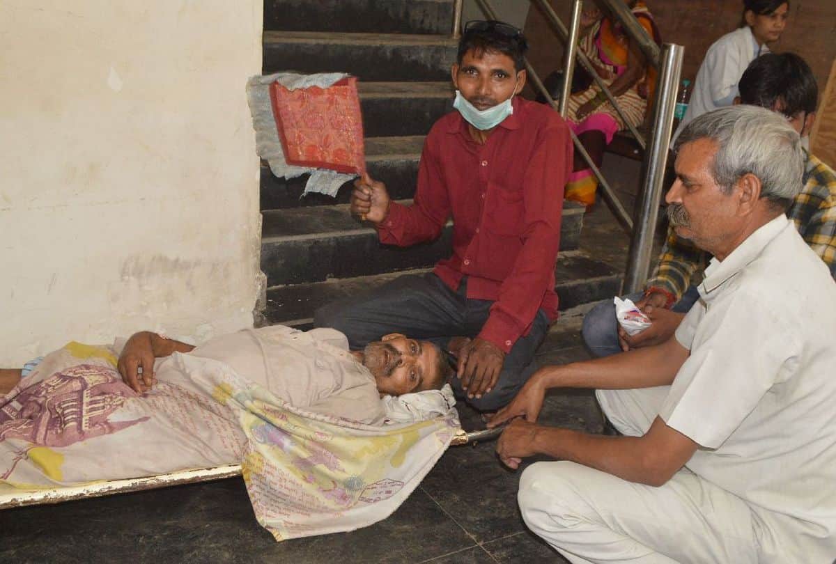 three patients on one bed in the Cancer Department of SN Medical Collage Agra