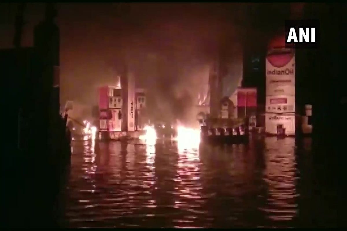 fire breaks out at a Petrol Pump in Nala Road Patna