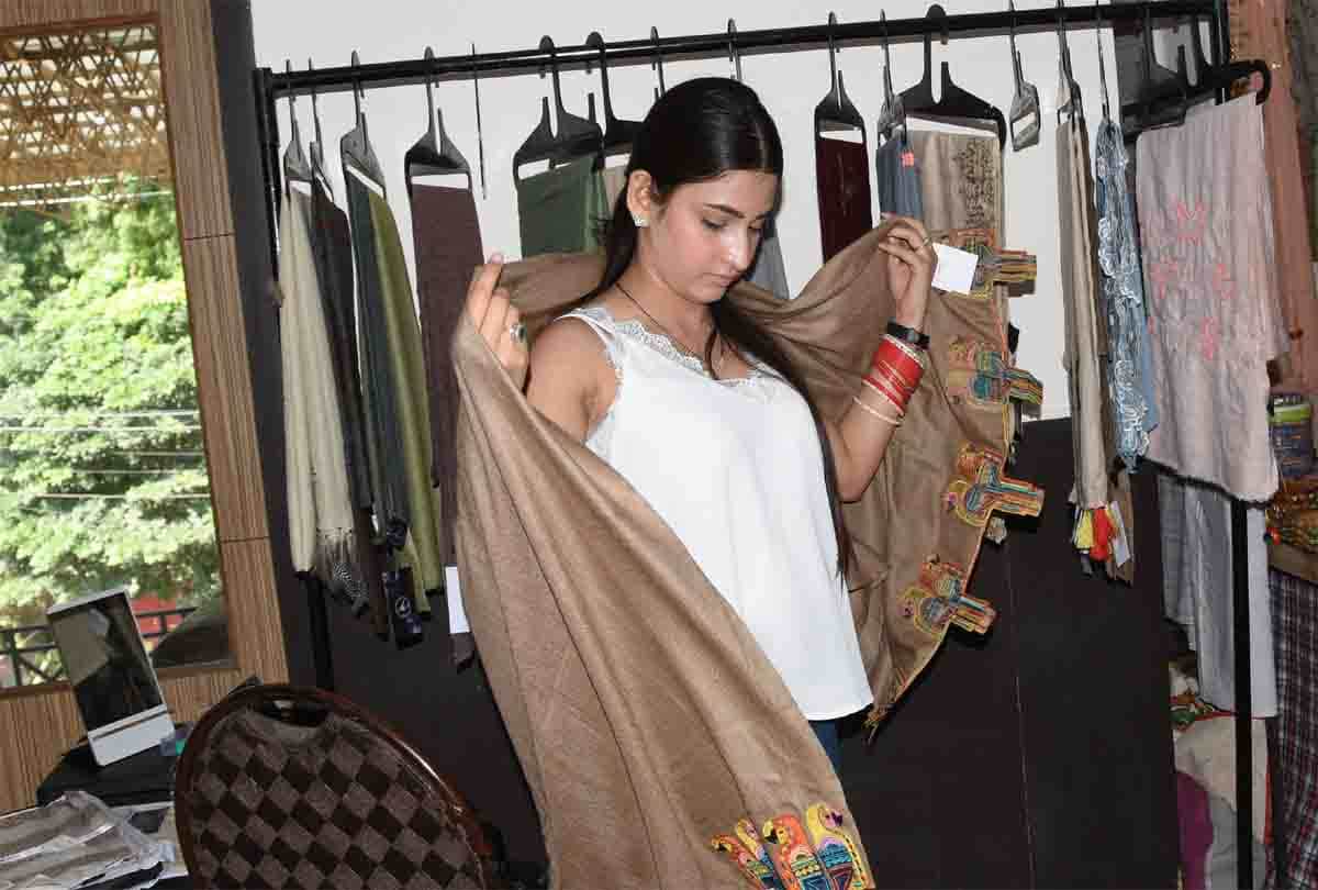 Markets decorated for Navratri and Diwali