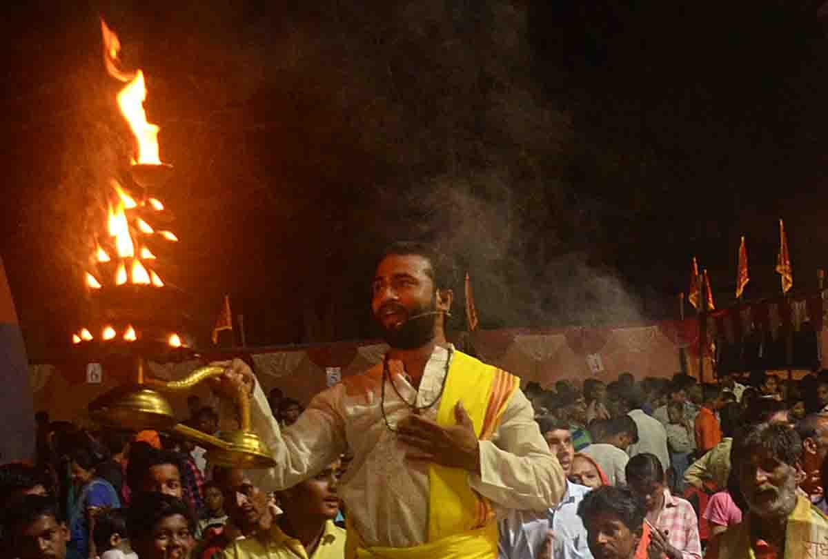 Ganga Aarti started in traditional form after 8 months in Varanasi