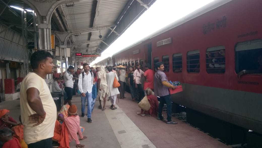 Sultanpur Express was delayed for eight hours while Sabarmati Express was delayed for nine hours.