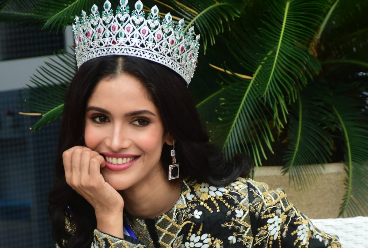 miss diva universe 2019 vartika singh reached in lucknow