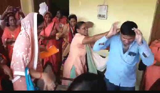 Fake officer caught by Anganwadi employees and beaten