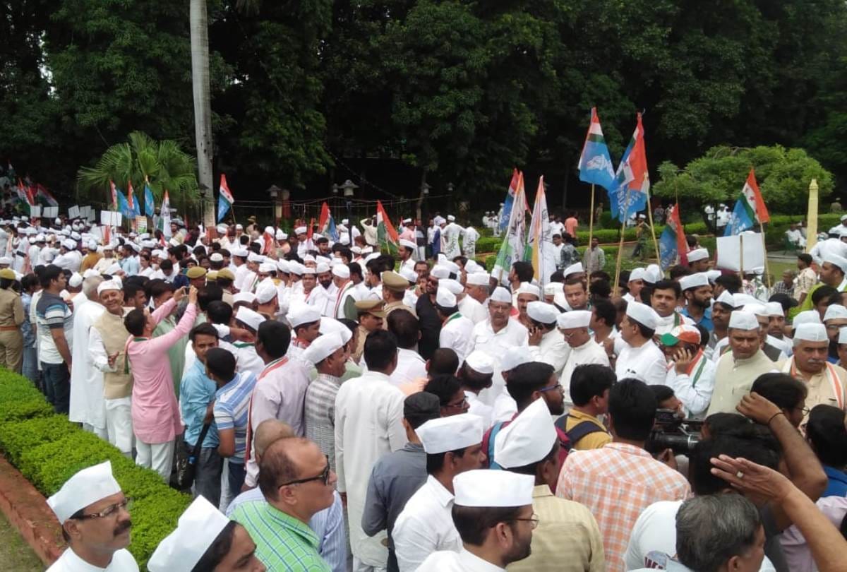 Today Congress workers will fast in delhi