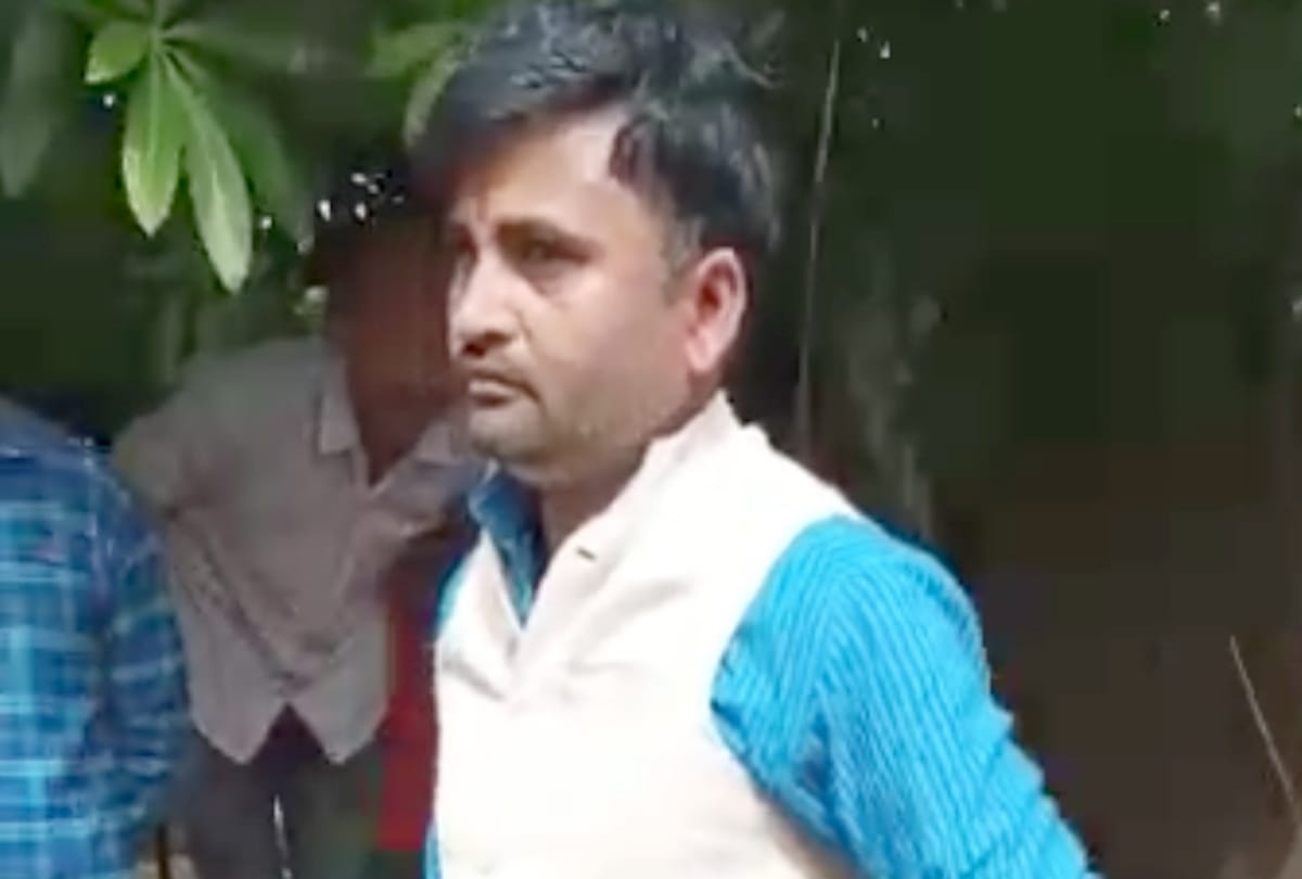 people capture guy eve teasing in vibhutikand area of lucknow, beaten on road