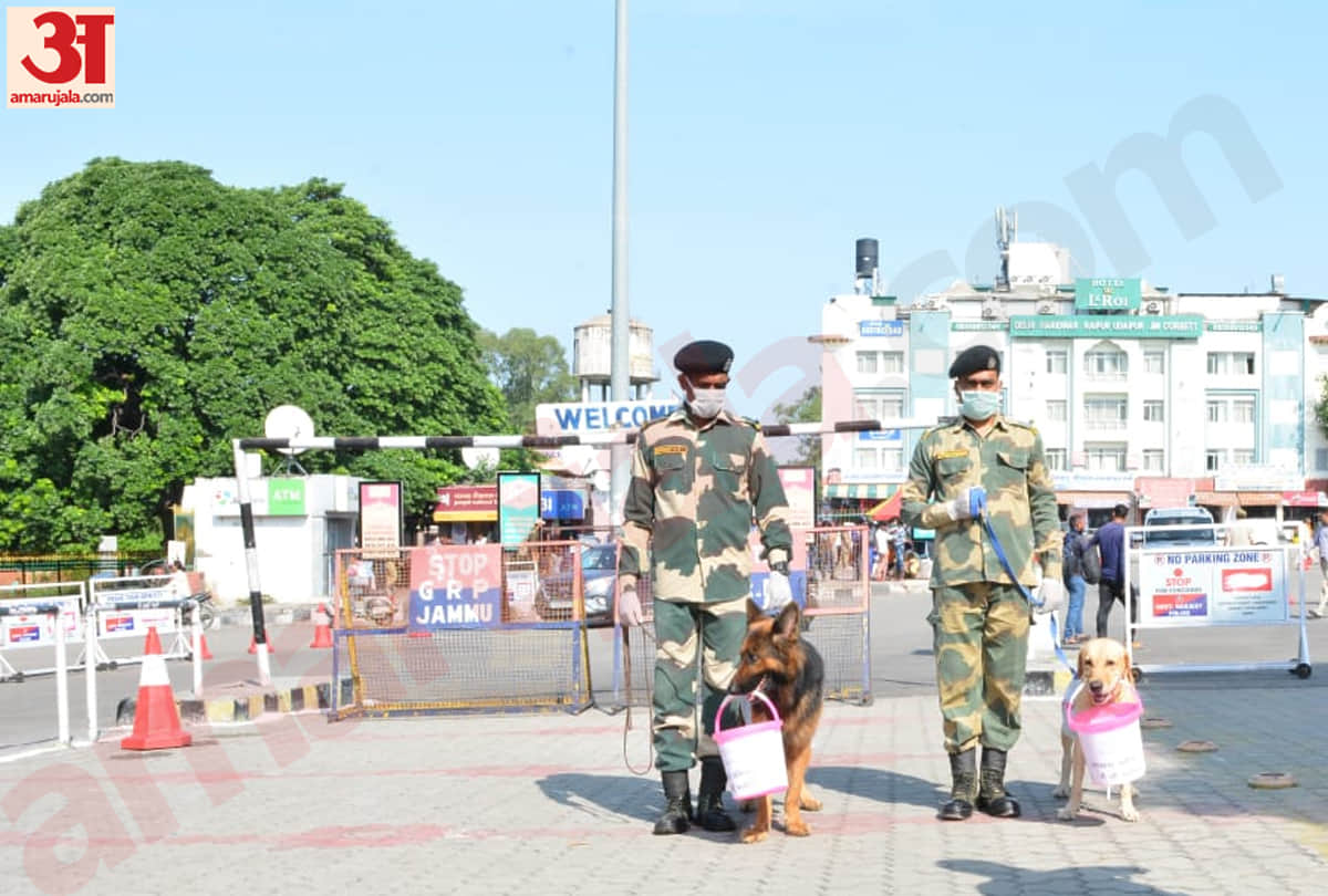 bsf dog squad run a cleanliness drive on jammu railway station on Gandhi jayanti