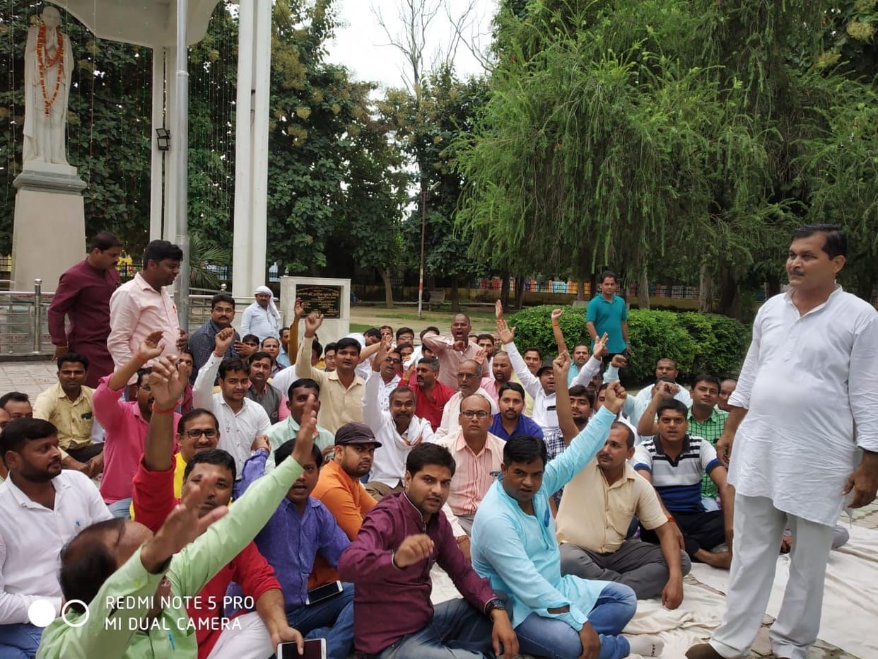 Teachers' organizations united against the Prerna App