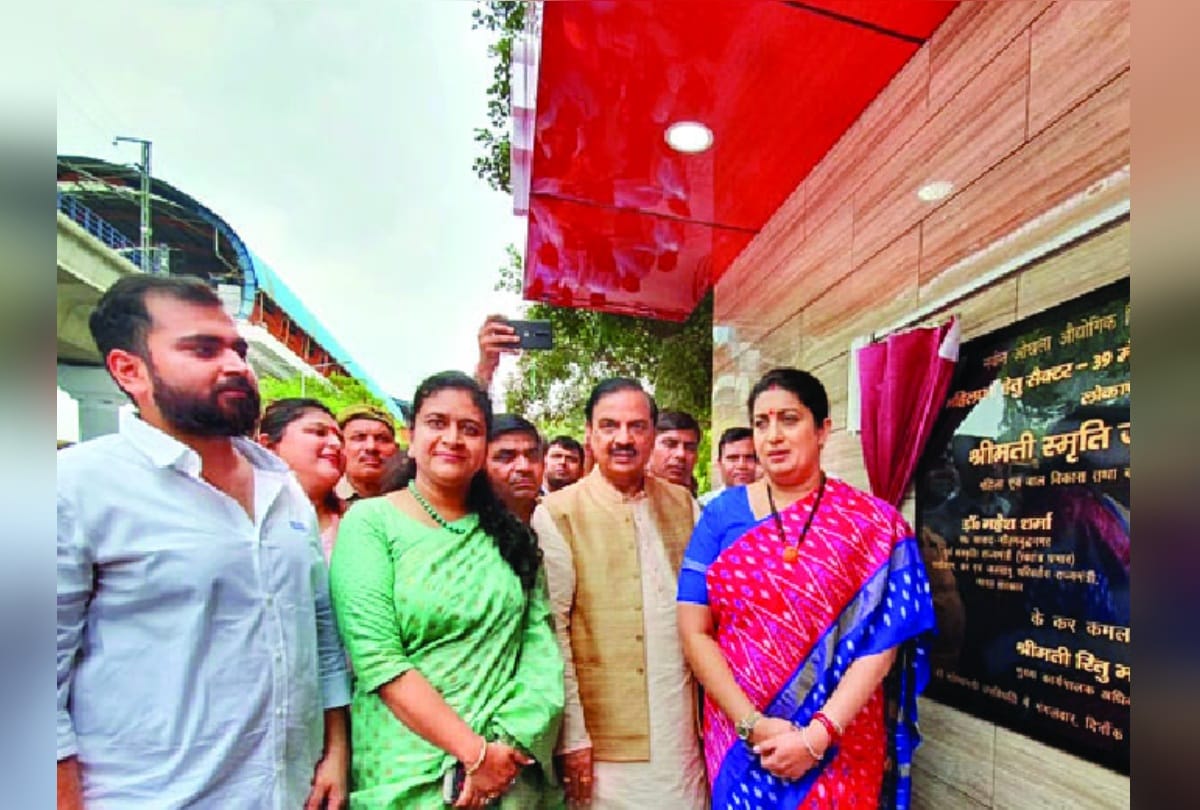 noida to became fashion hub with smriti irani support