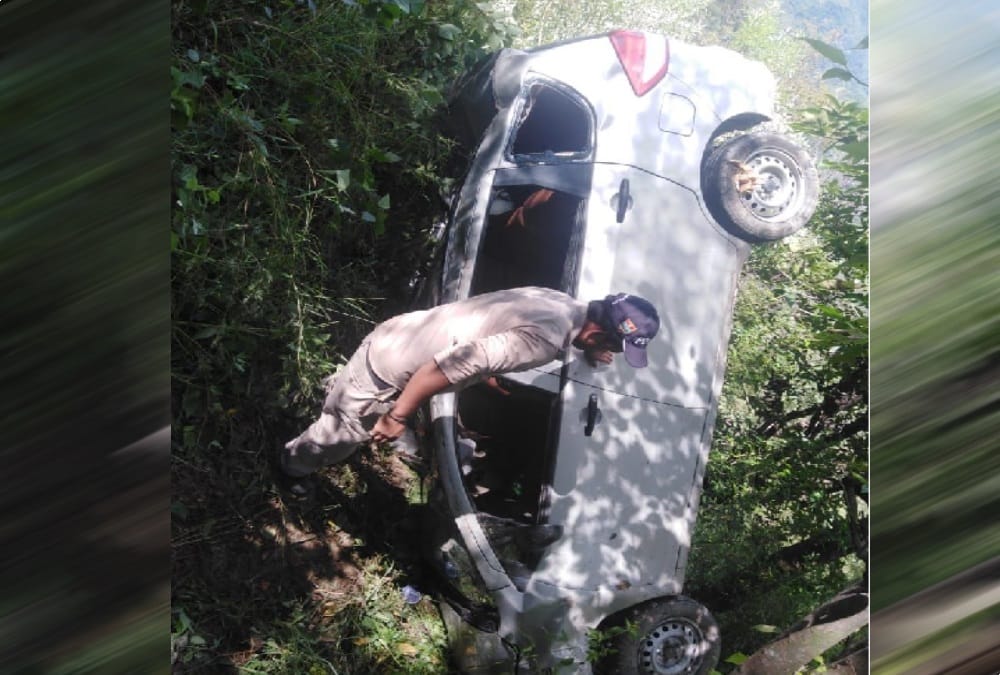 Delhi Tourist Car Fell into Ditch in Almora Five Passengers Injured