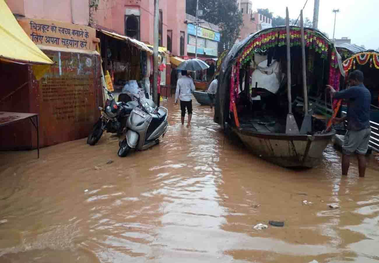 Mandakini river water level increased due to continuous rain in Chitrakoot