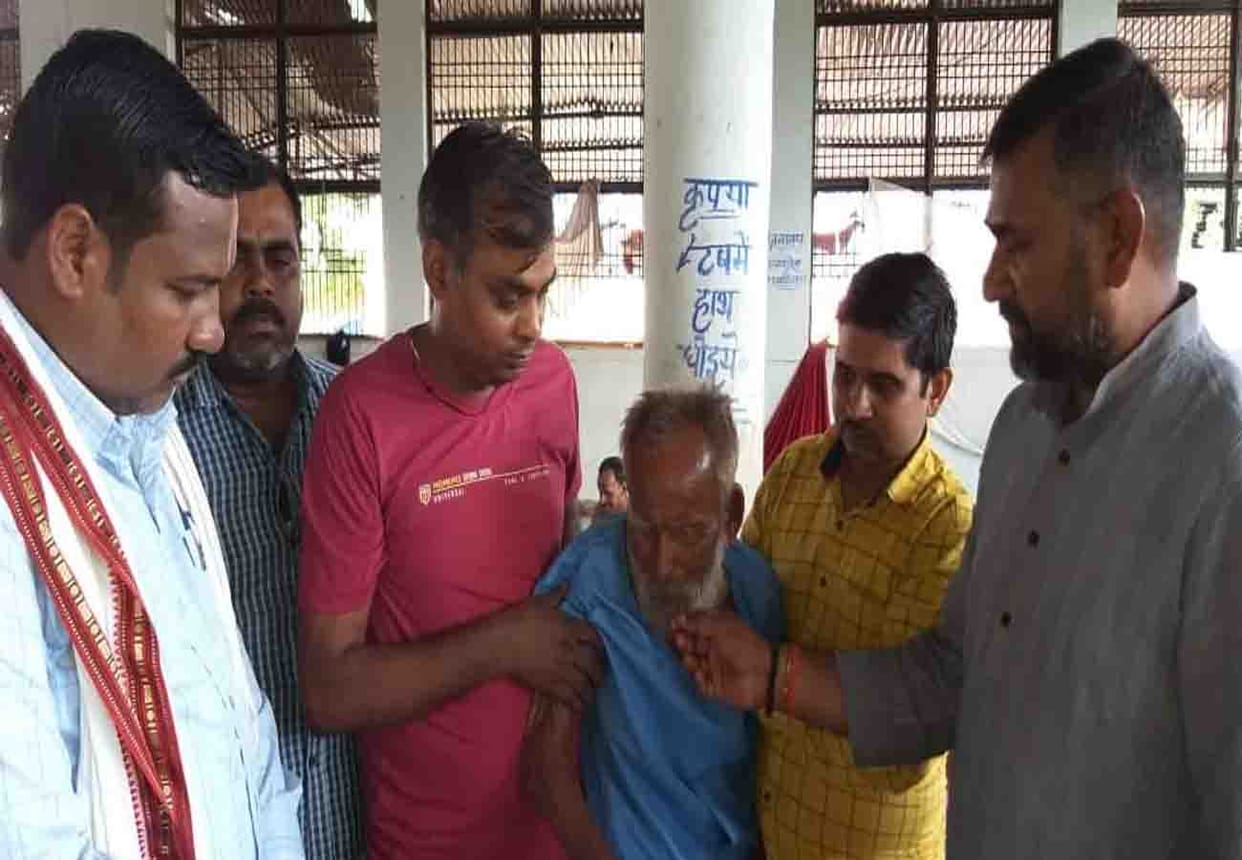 father and son met together after thirty years with tha help of social media in chitrakoot
