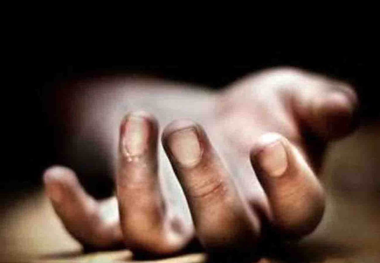 youth died due to train accident in fatehpur
