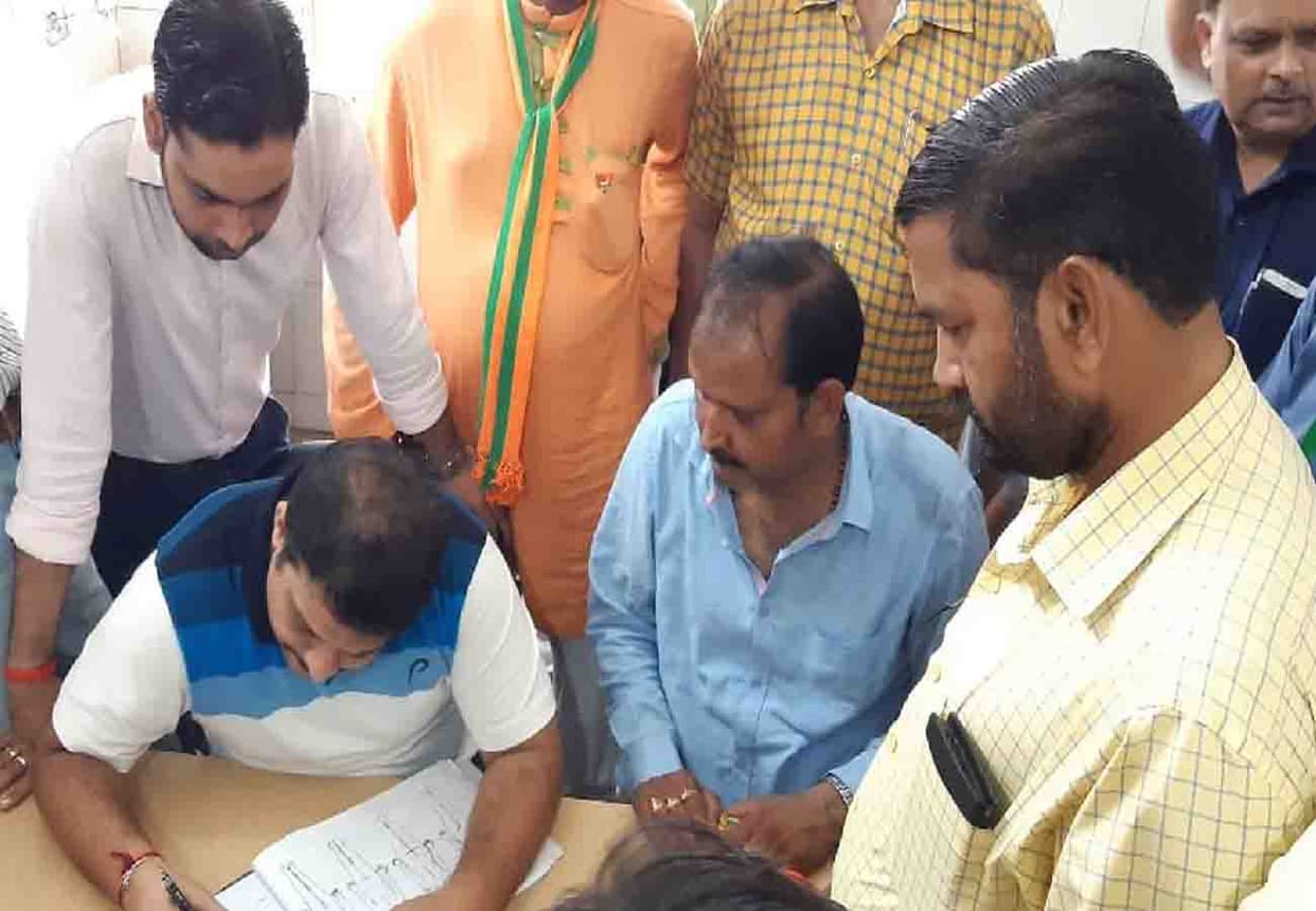 dispute in gandhi sankalp padyatra in farrukhabad
