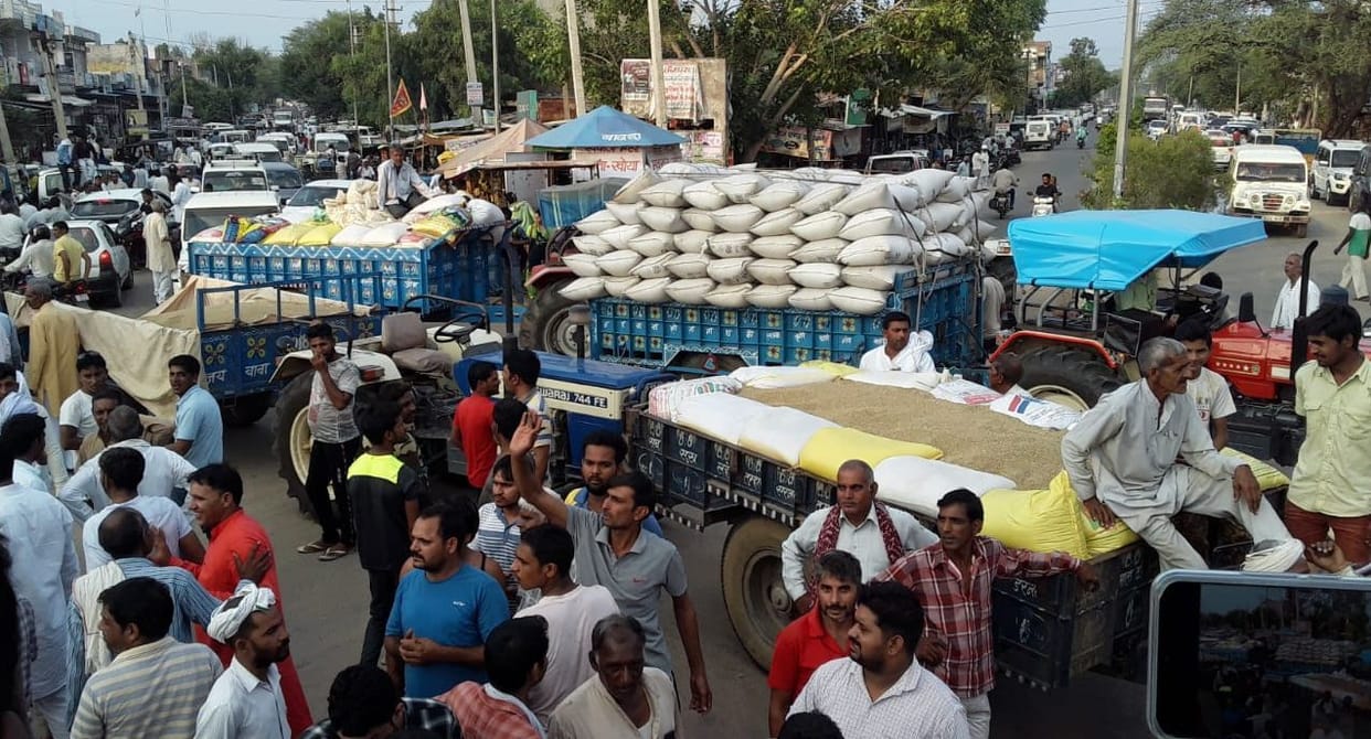 Farmers jammed road for not buying millet