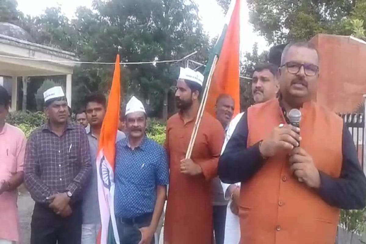 Sandesh Yatra has going to Delhi from Meerut for population control law demand