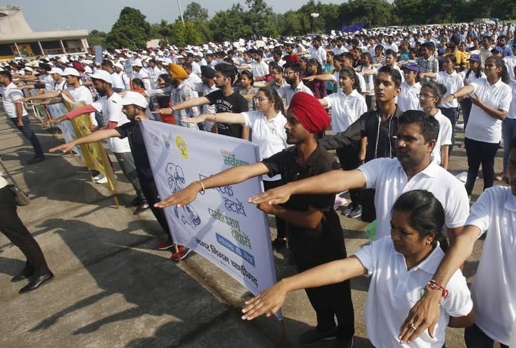 Amar Ujala and Nagar Nigam Chandigarh Event Plastic Free Campaign, Oath by Administrator Badnore