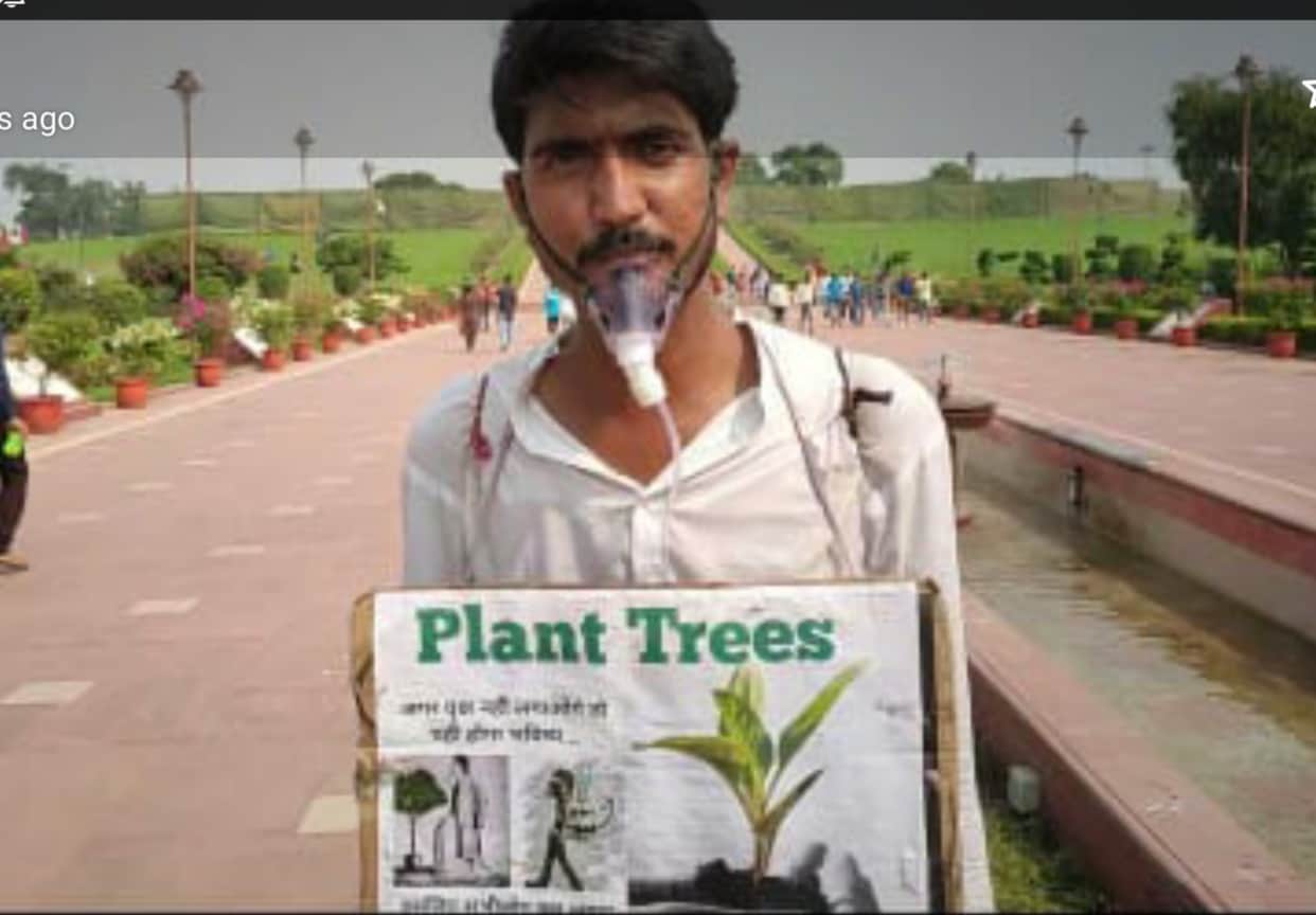 Plant Man Working in BPO gave tribute to mahatma gandhi with save environment and plant a tree
