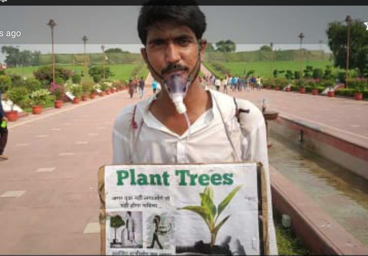 Plant Man Working in BPO gave tribute to mahatma gandhi with save environment and plant a tree