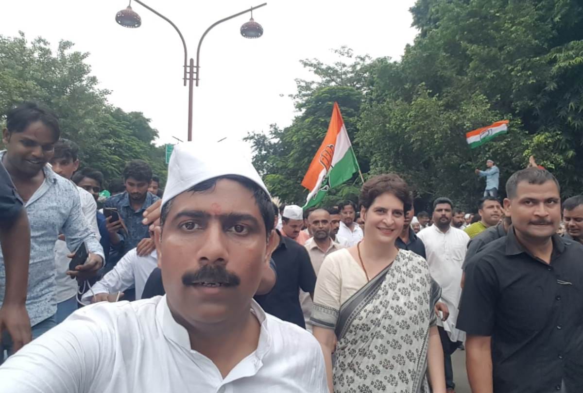 swami chinmayanand case protest and march in lucknow by congress party priyanka gandhi