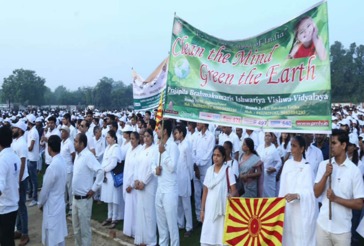 Gandhi Jayanti 2019 Swachhta Abhiyan in Braj Bjp Mp Hema Malini Flag Off Run for Unity