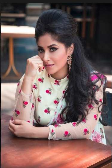 dhadak actress shubhavi choksey latest photoshoot