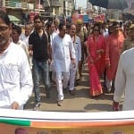 पदयात्रा करतीं हेमा मालिनी