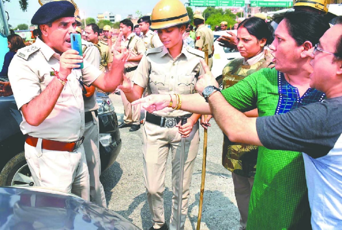 people angry over road broken in gurugram 