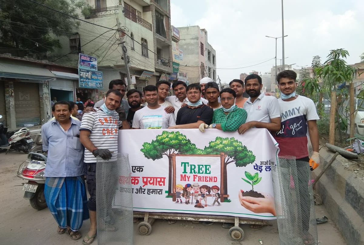 Karawal nagar youth plant trees on government holidays