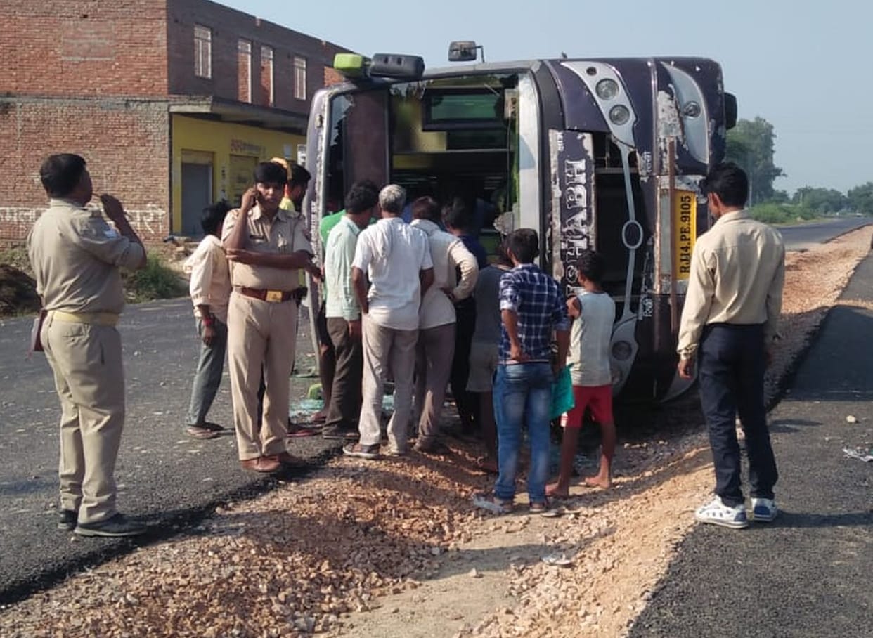 Road accident in mainpuri