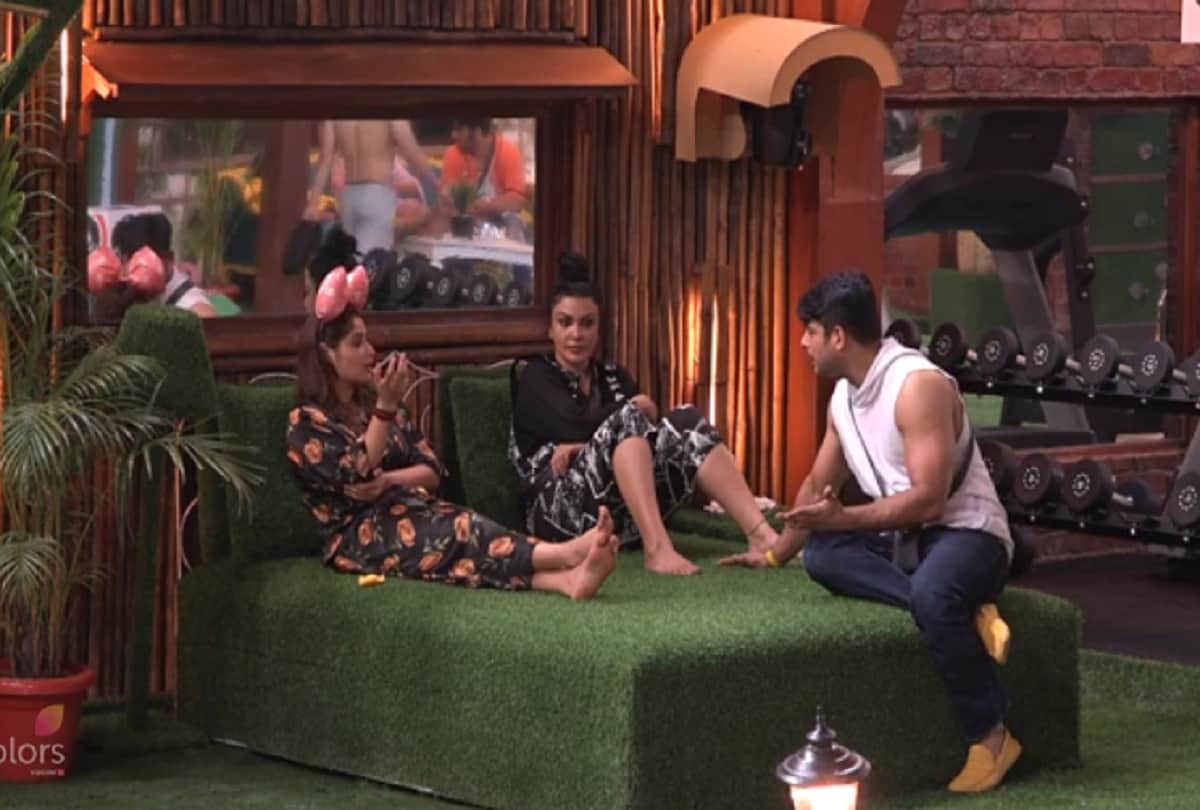 Bigg Boss 13 Salman Khan show Siddharth Shukla lashes out on Aarti Singh for crying after task