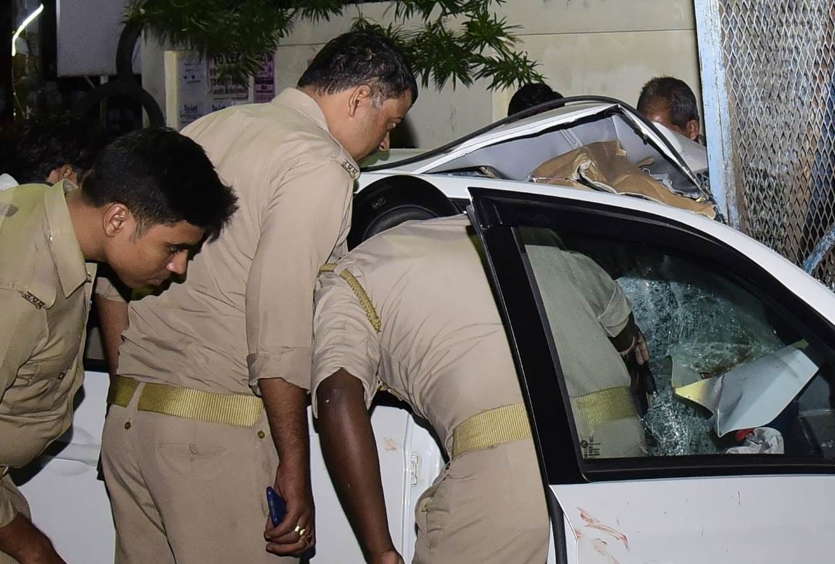 car driver died in road accident in lucknow