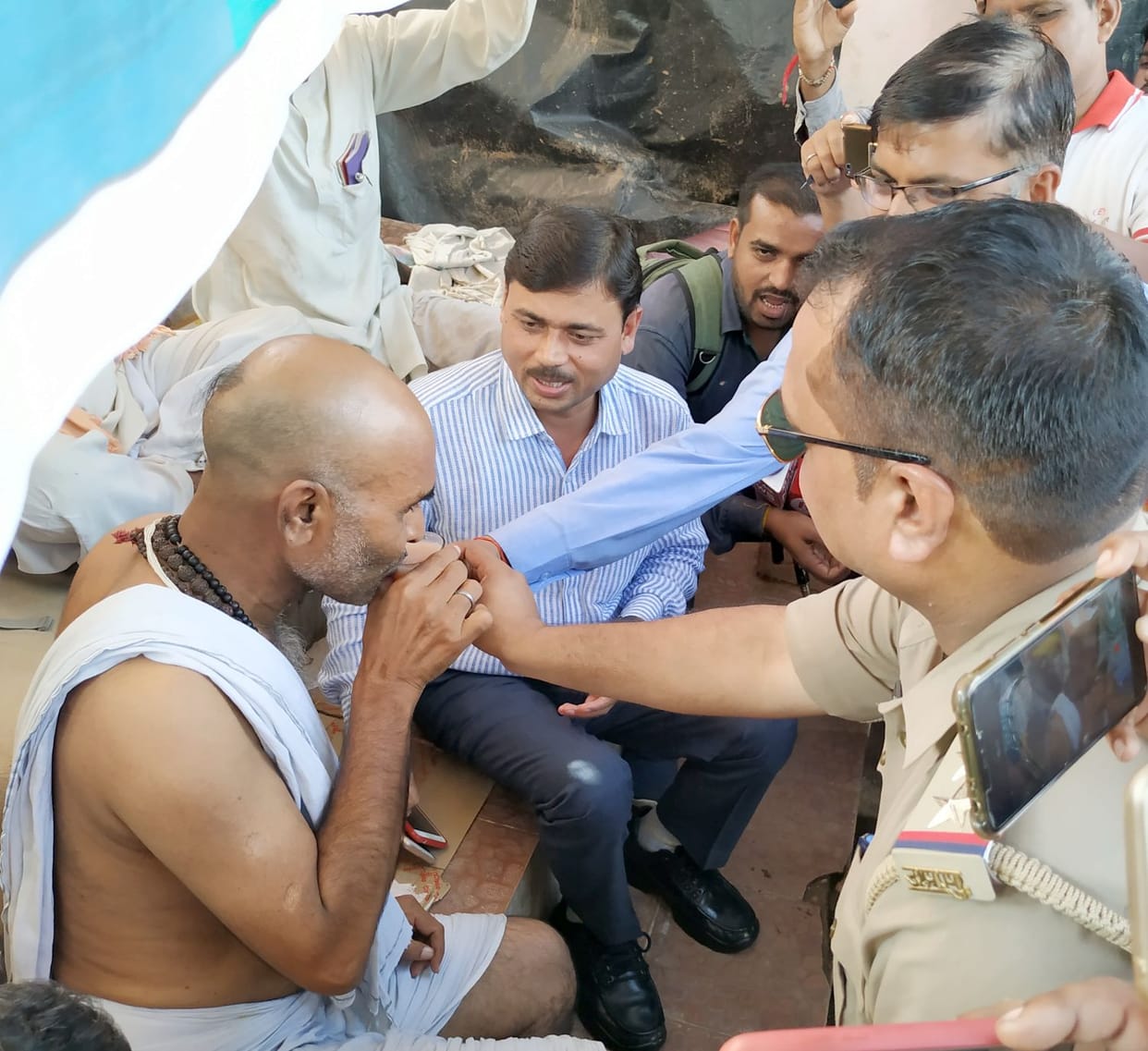 The fast unto death for the martyr's memorial on written assurance ends