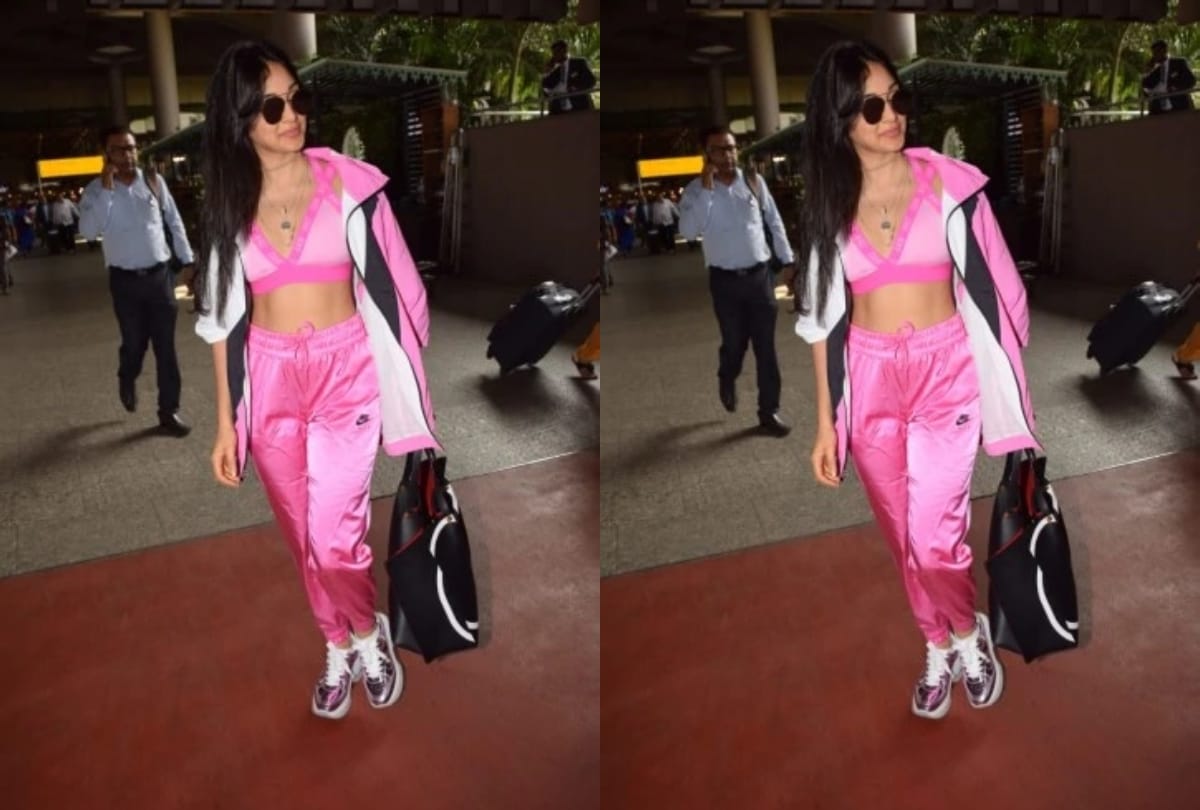 kiara look glam in pink sports bra and pajama with with rs 2 lakh bag