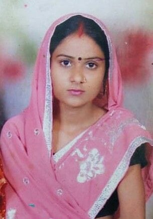 Woman dies due to scarf stuck in mill lease