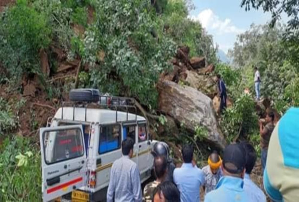 Mountain Collapse On rishikesh badrinath Highway Labour death under Debris