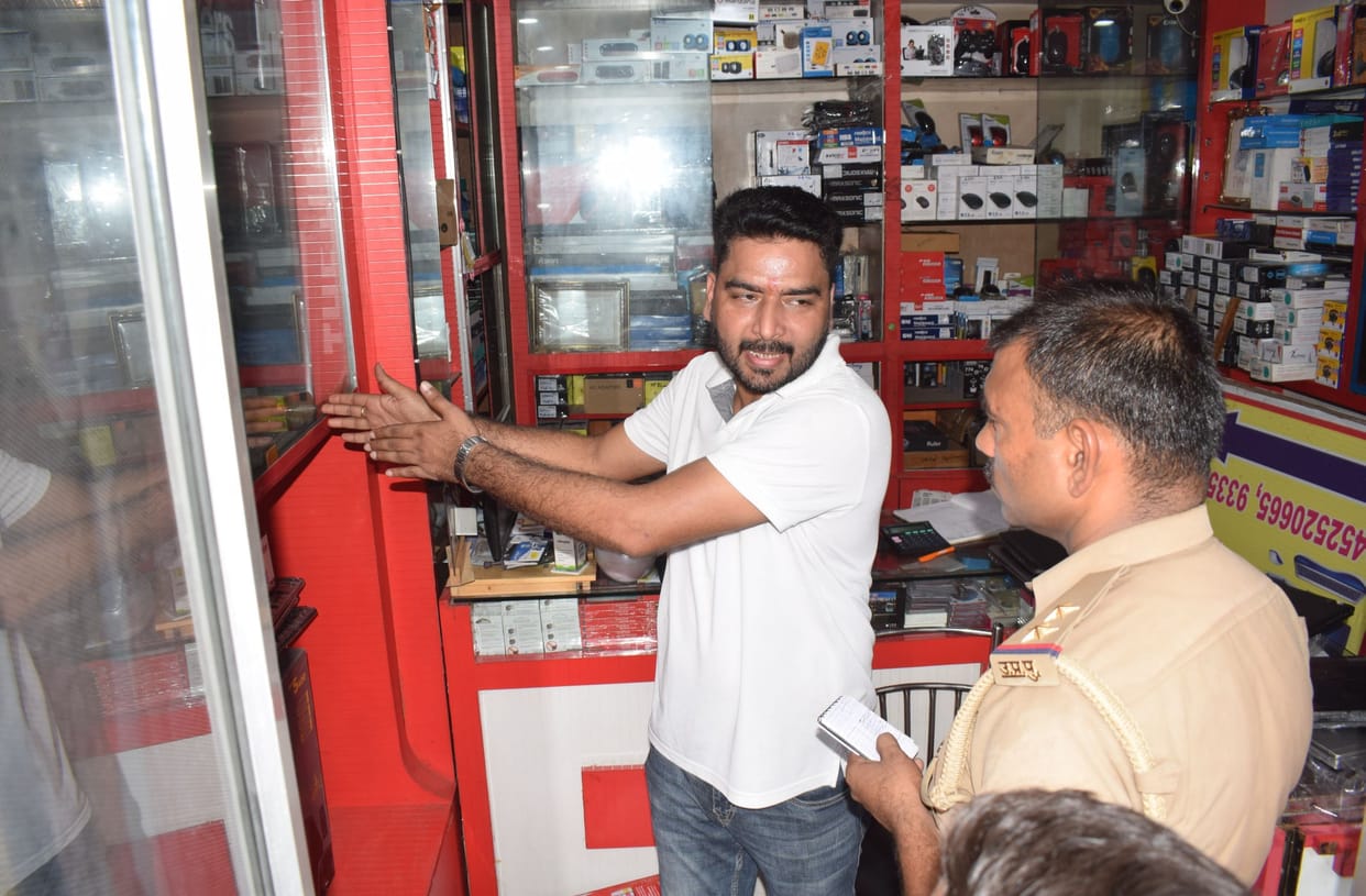 theft in three shops